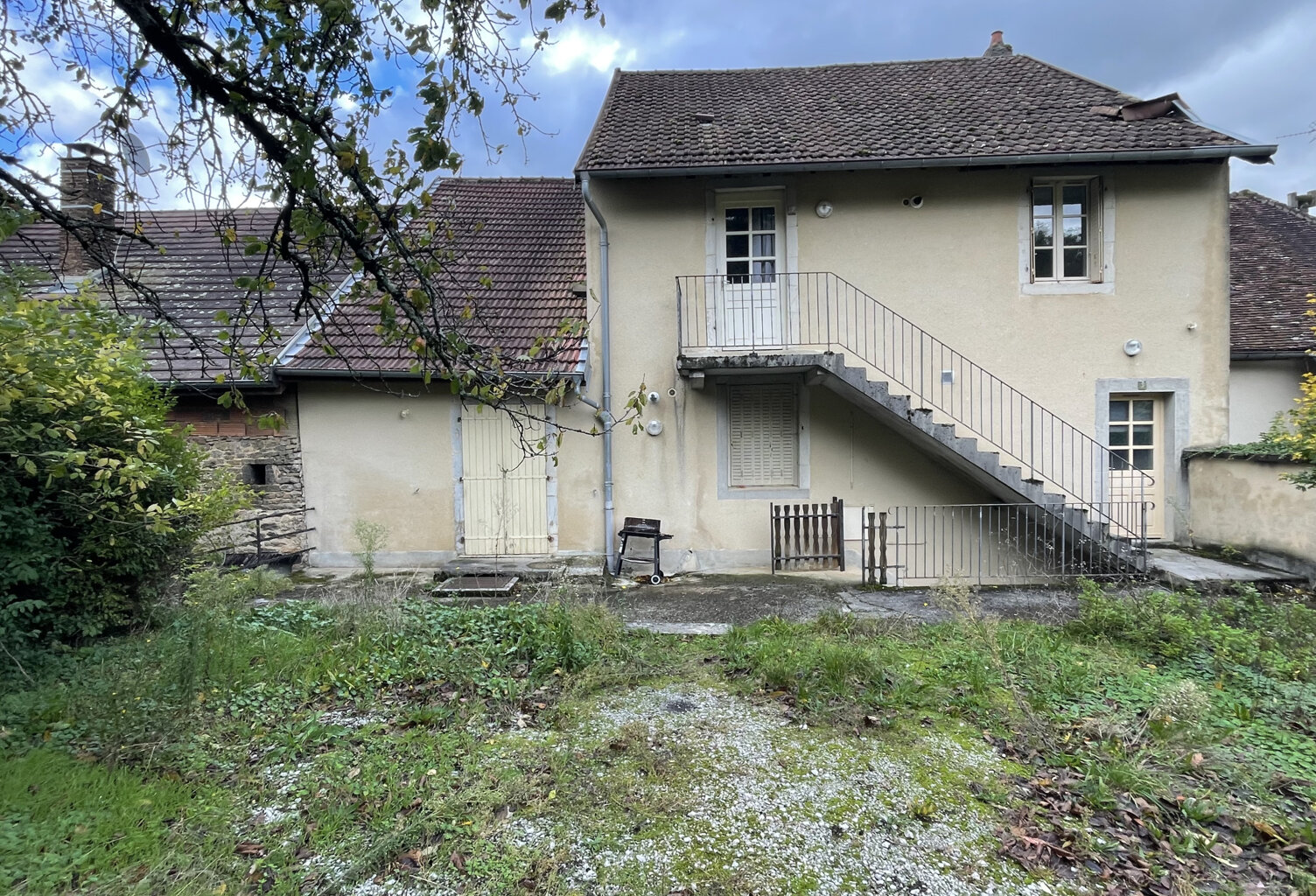 Immeuble de rapport comprenant  trois  logements et un local — photo 1