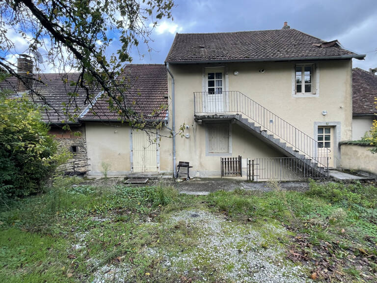 Immeuble de rapport comprenant  trois  logements et un local — photo 1