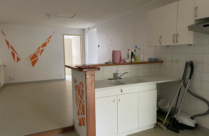 Immeuble de rapport comprenant  trois  logements et un local — photo 2