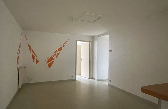 Immeuble de rapport comprenant  trois  logements et un local — photo 3