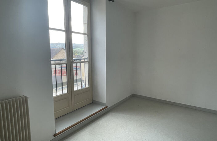 Immeuble de rapport comprenant  trois  logements et un local — photo 4