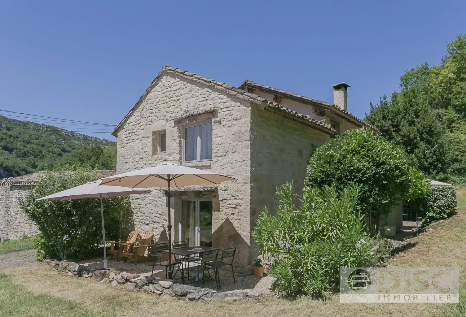 Belle maison moderne conçu par architecte avec petit jardin et pigeonnier remarquable. — photo 1