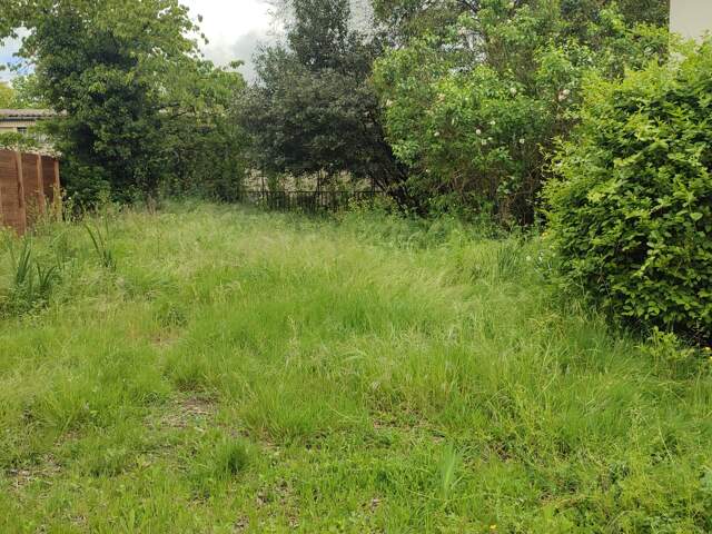 TERRAIN CONSTRUCTIBLE COTE PAVEE — photo du bien