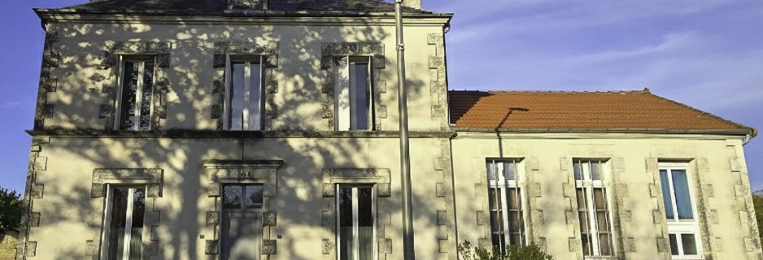 Maison 5 Pièces 161 m² à vendre à Bernay-Saint-Martin (17330)