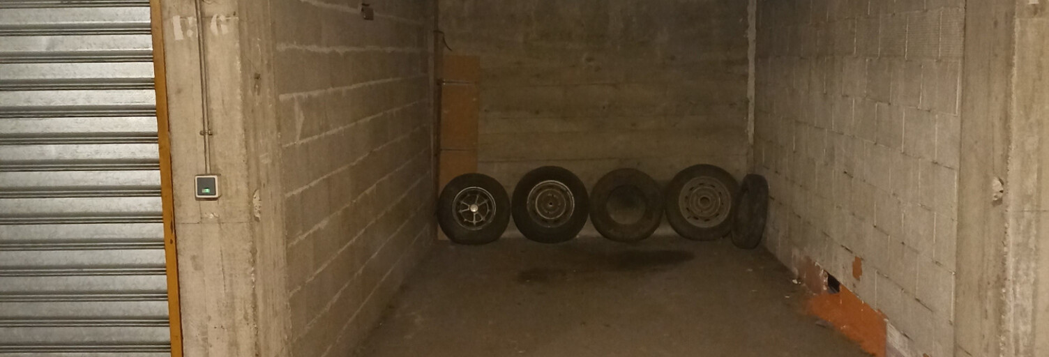 Garage   m² à louer à Saint-Étienne (42100)