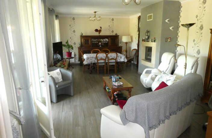 A vendre secteur LACAPELLE-MARIVAL 46120 maison de bourg 10 pièces 4 chambres avec grand jardin, garage et dépendance. — photo 3