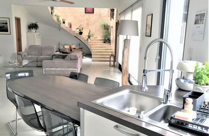 Maison d'architecte à Saint-Bernard  5 chambres, 20 ares et volumes d'exception — photo 3
