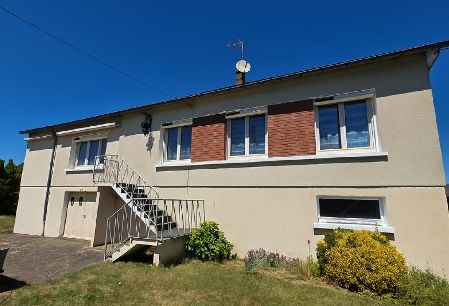 Vente maison 9 pièces 158 m² La Châtre (36400) — photo 1