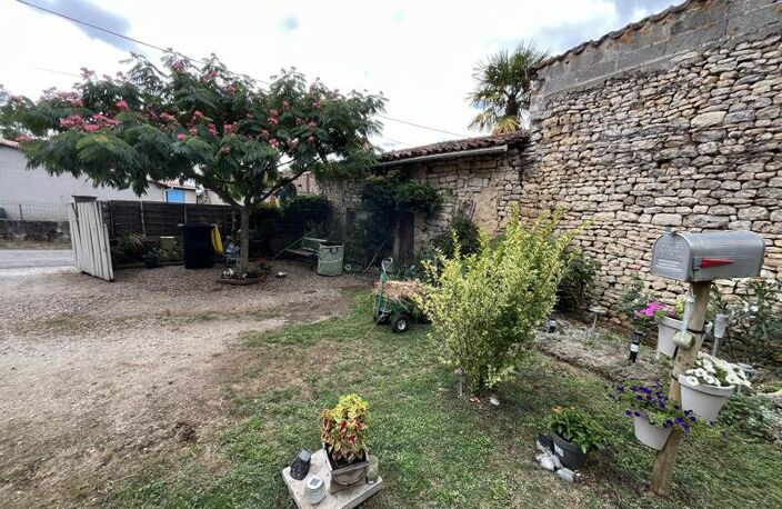 Maison en pierre de 4 pièces principales — photo 2