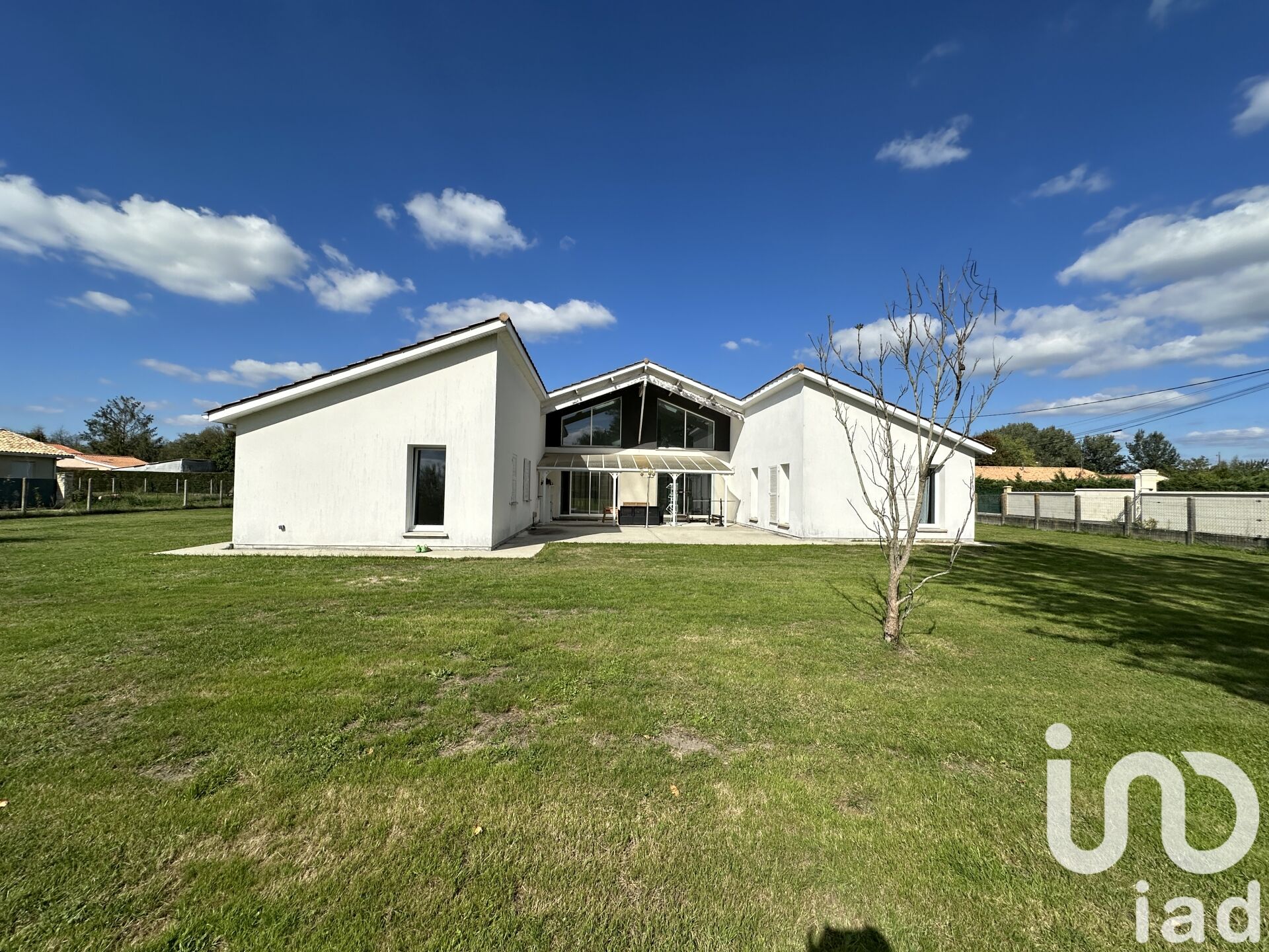 Ambarès-et-Lagrave - 213m² - 7p. - 6ch.