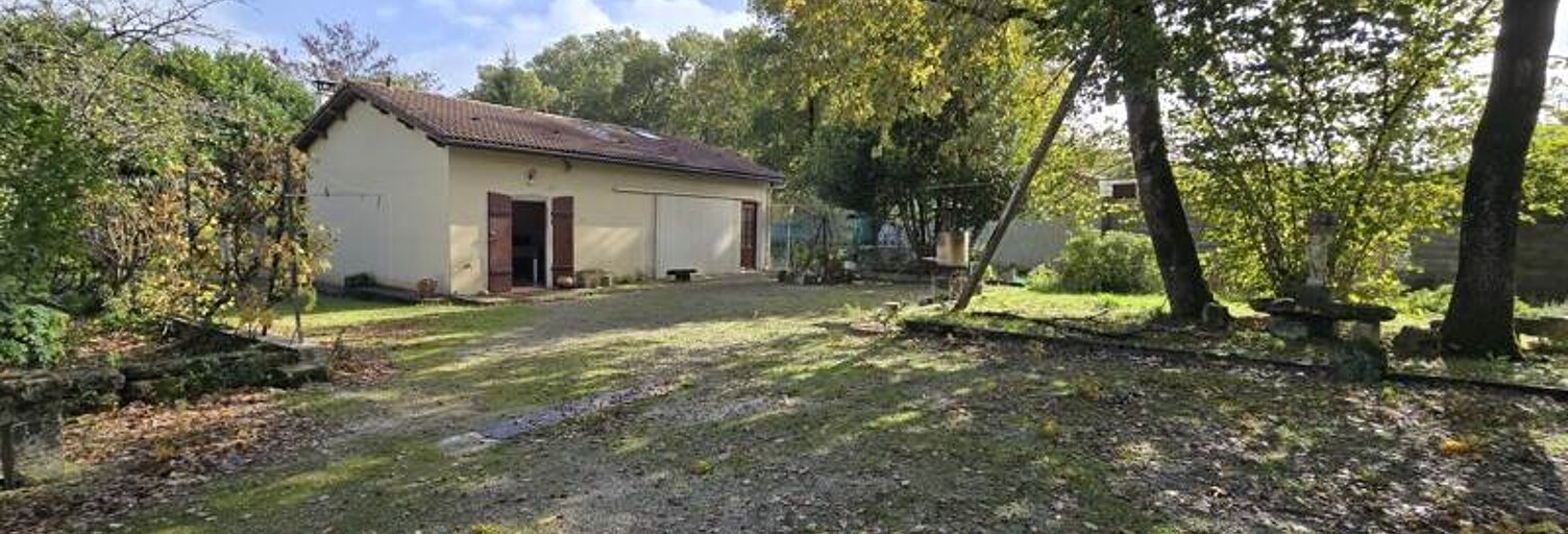 Terrain  2555 m² à vendre à Saint-Germain-de-Lusignan (17500)