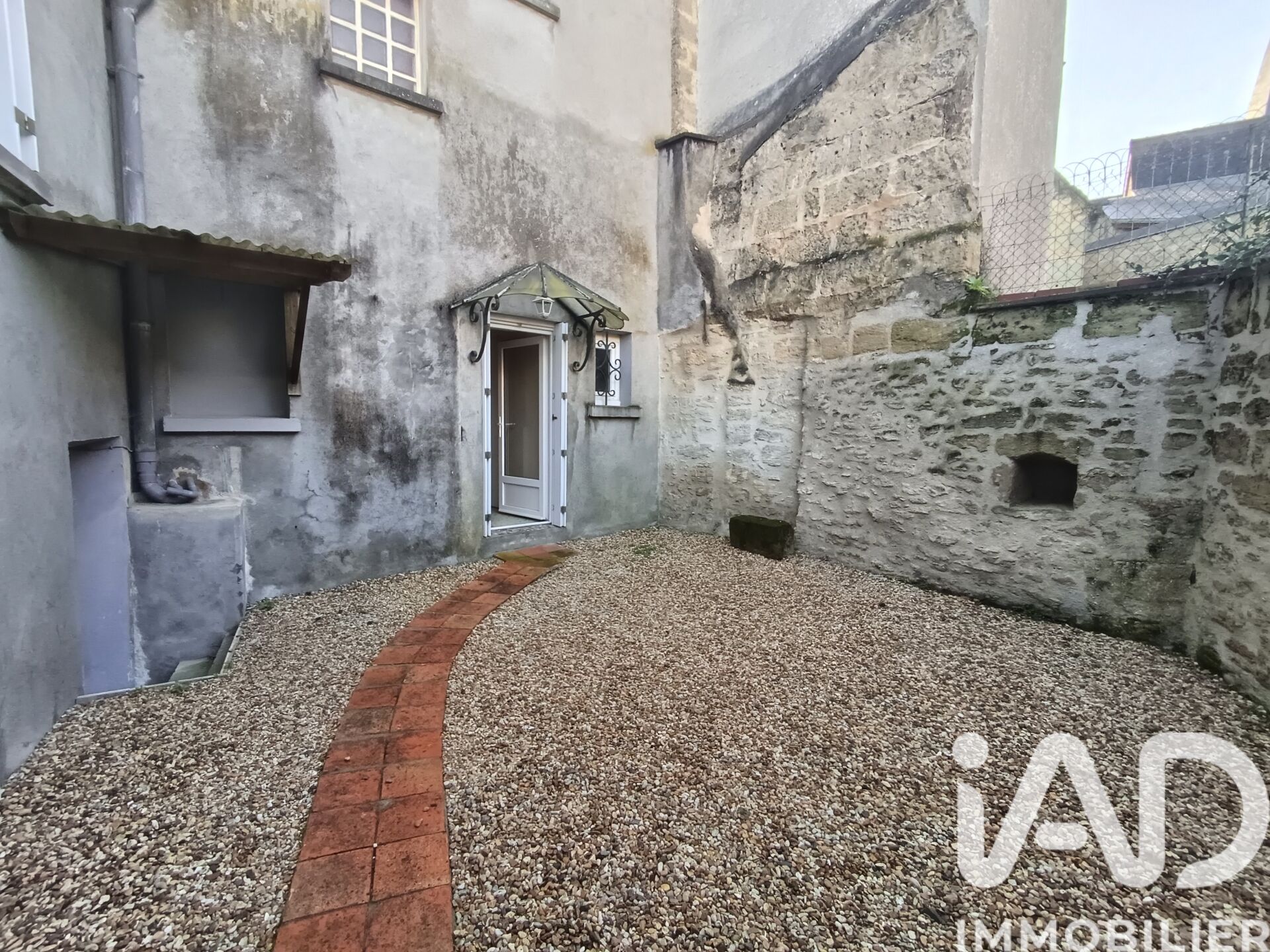 Doue-La-Fontaine - 131m² - 6p. - 4ch.