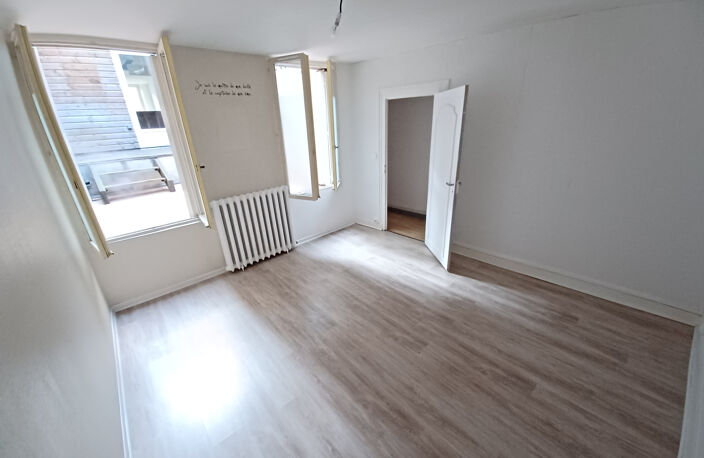 Grand appartement Centre ville LA CHARITE SUR LOIRE — photo 2
