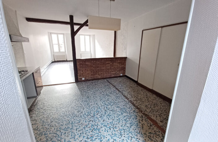 Grand appartement Centre ville LA CHARITE SUR LOIRE — photo 3