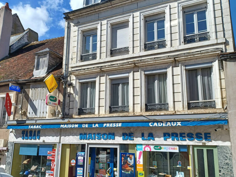 Emplacement incontournable dans la rue commerçante — photo 1