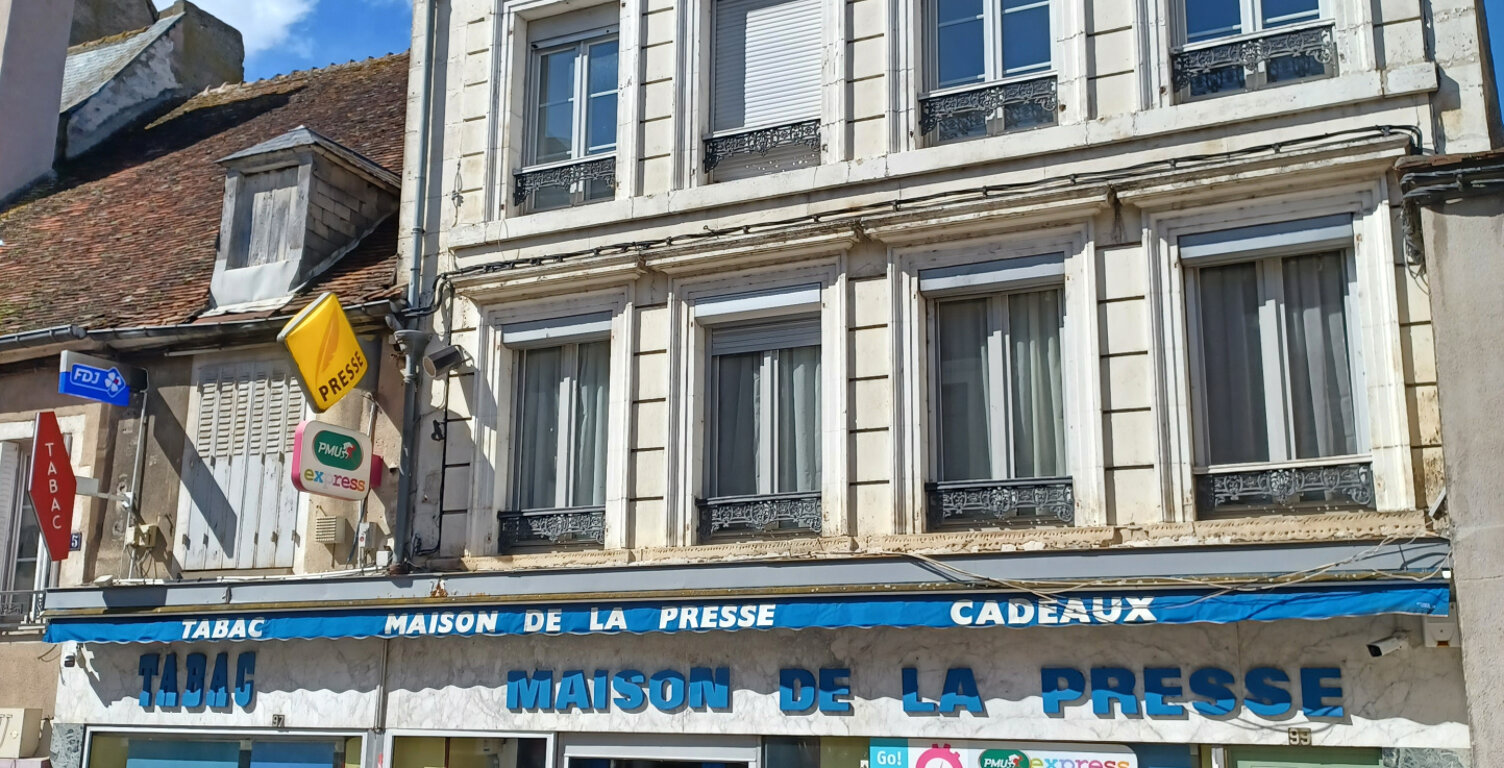 Emplacement incontournable dans la rue commerçante — photo 1