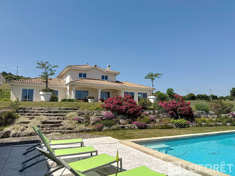 A 10 Minutes de Bourgoin-Jallieu, demeure de 230 m² sur parc paysagé. — photo 1