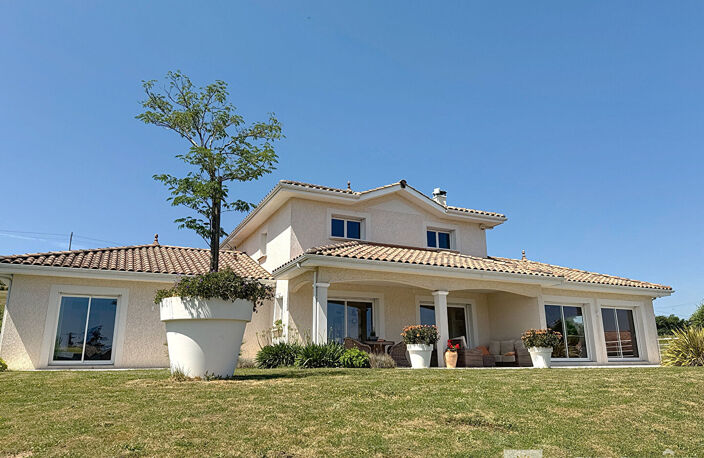 A 10 Minutes de Bourgoin-Jallieu, demeure de 230 m² sur parc paysagé. — photo 3