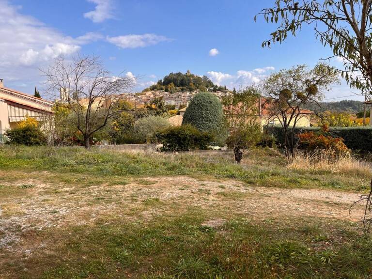 Terrain constructible à Forcalquier 758 m² — photo 1