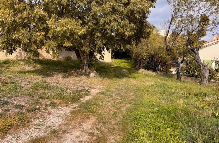 Terrain constructible à Forcalquier 758 m² — photo 2