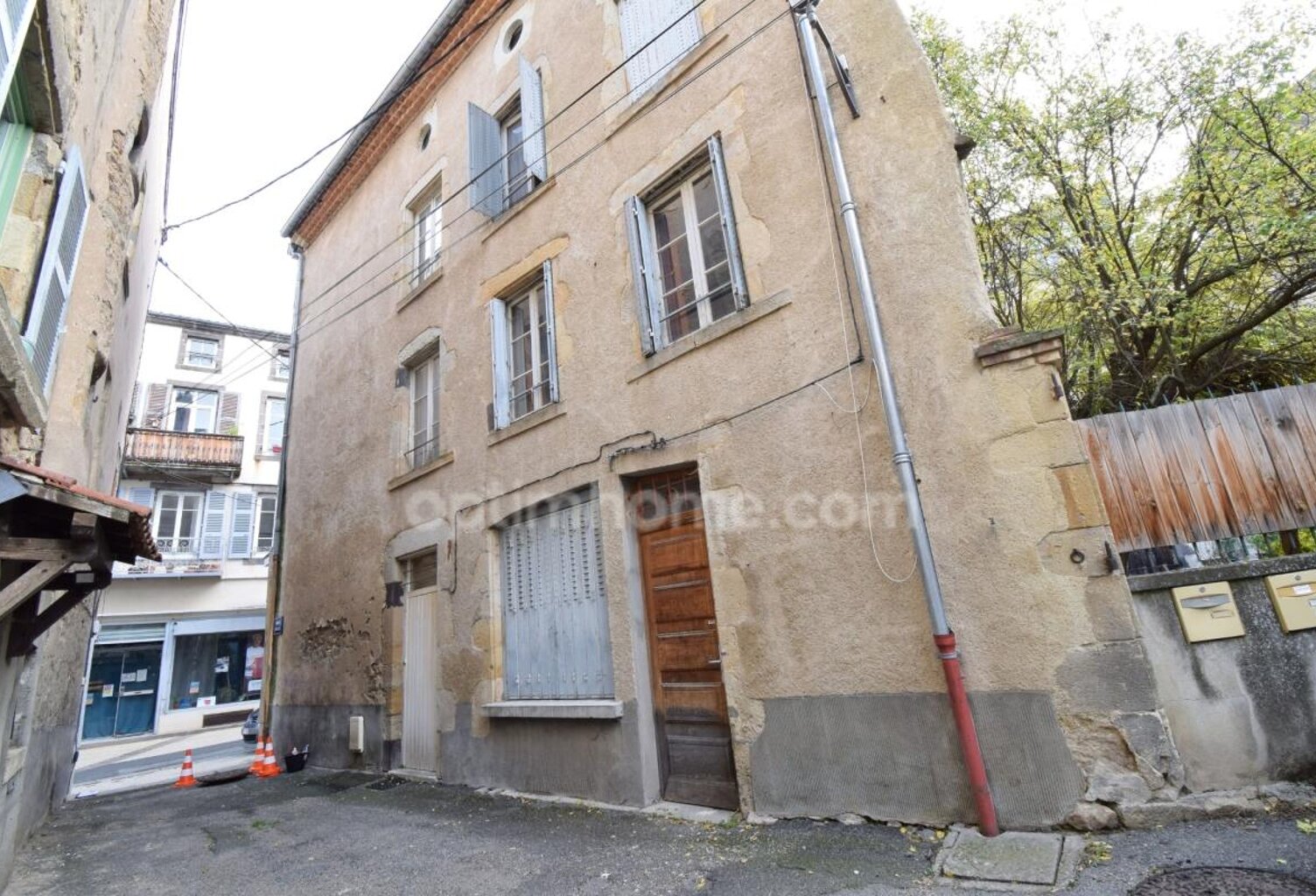 *** EXCLUSIVITE *** APPARTEMENT + LOCAL COMMERCIAL LOUÉ *** BILLOM CENTRE VILLE *** — photo 1