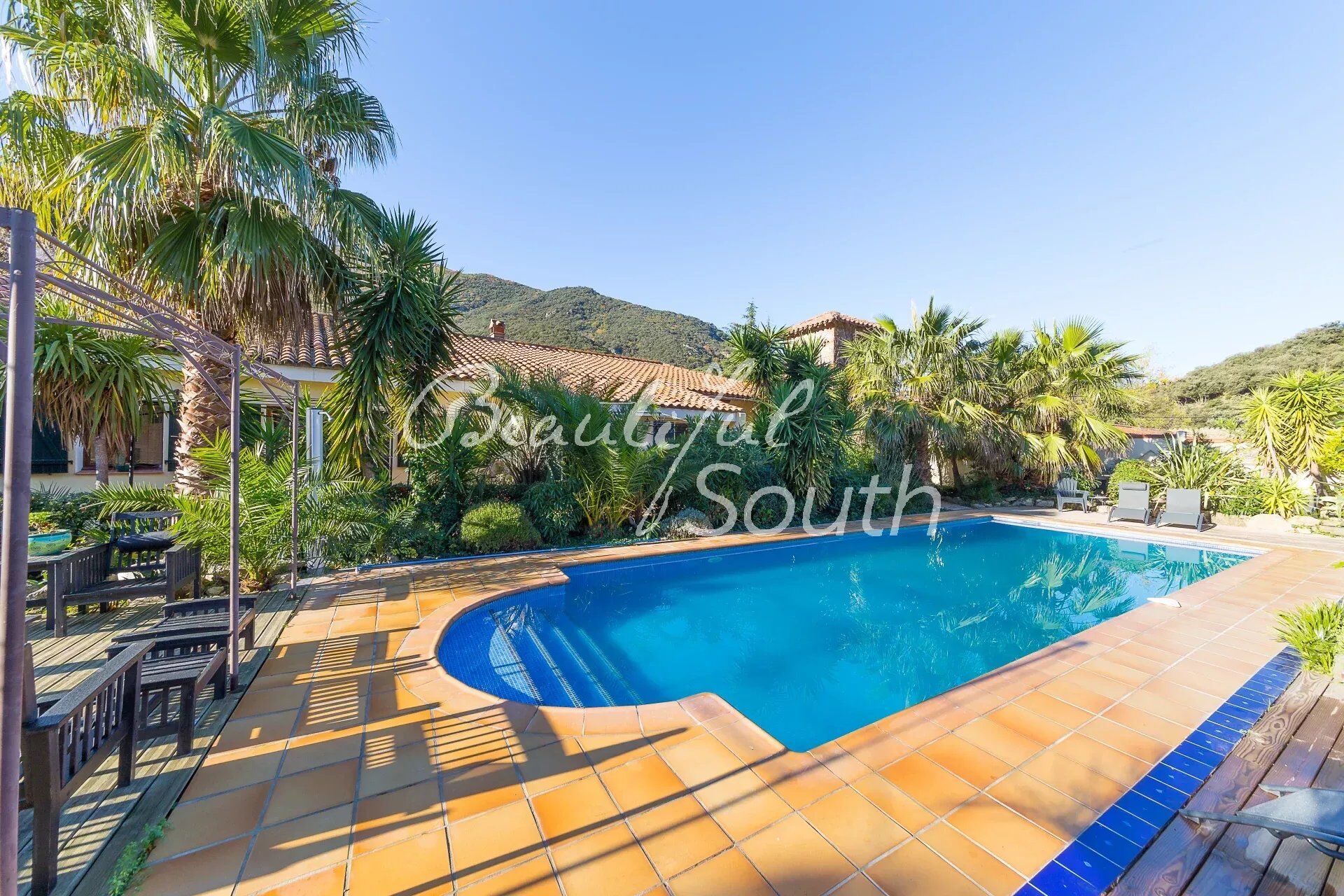 Villa / Maison  T17 à vendre Sorède 66690