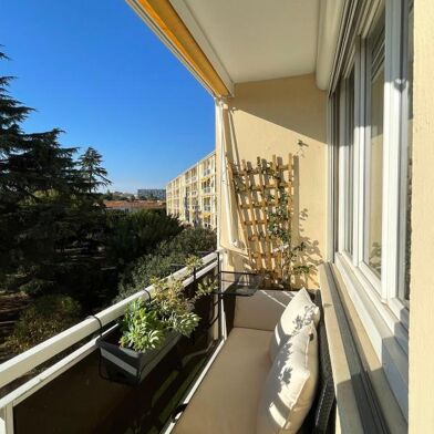 Appartement 5 pièces 275000 €