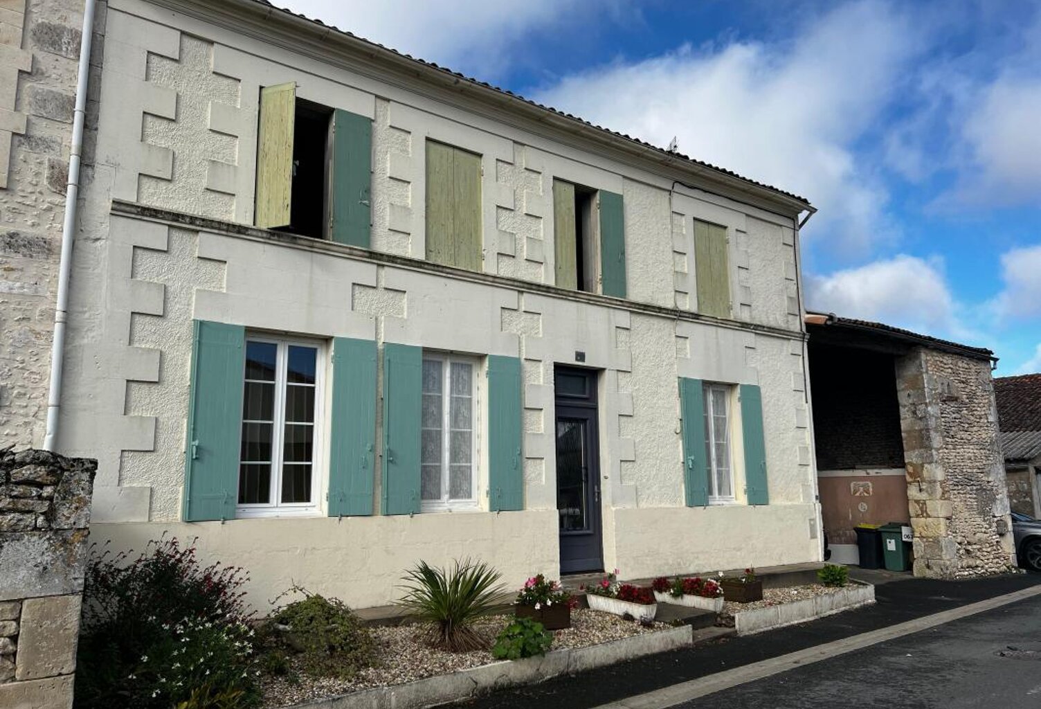 Maison Grézac 4 Pièces Centre Bourg 96M2 Fort potentiel — photo 1