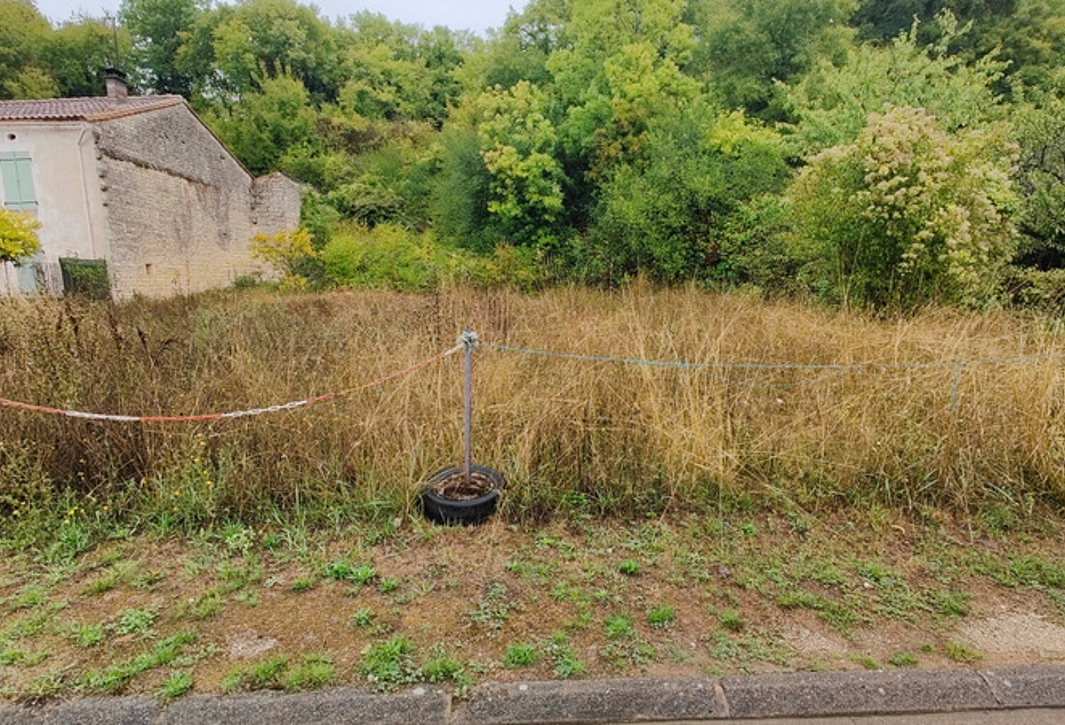 Terrain à vendre  VOUHARTE (16) — photo 1
