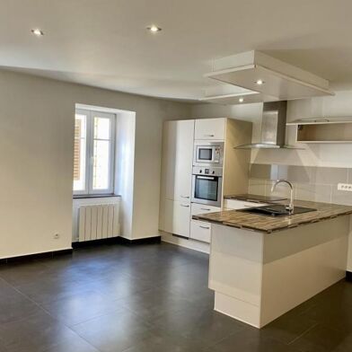 Appartement 3 pièces 810 €