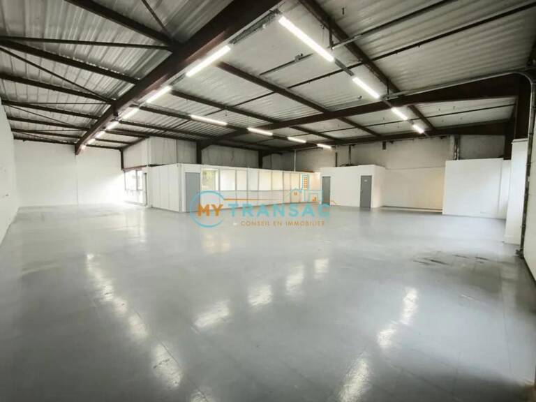 Villebon-sur-Yvette : A LOUER plusieurs surfaces d'activités 650m² et 320m² — photo 1