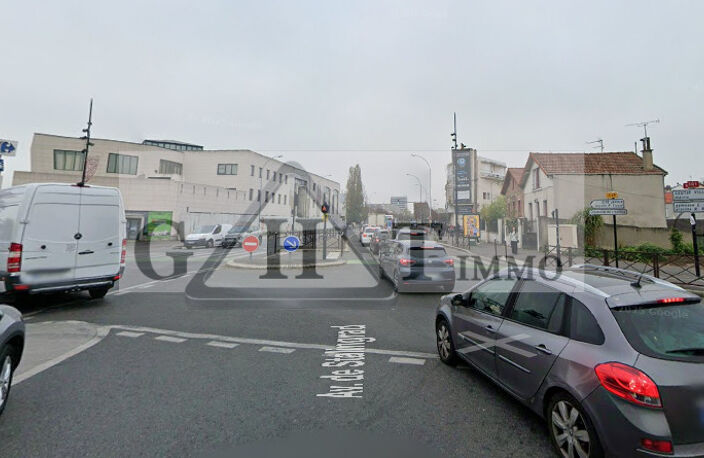 A VENDRE 400 M² LOCAL D'ACTIVITE - COMMERCIAL A STAINS — photo 2