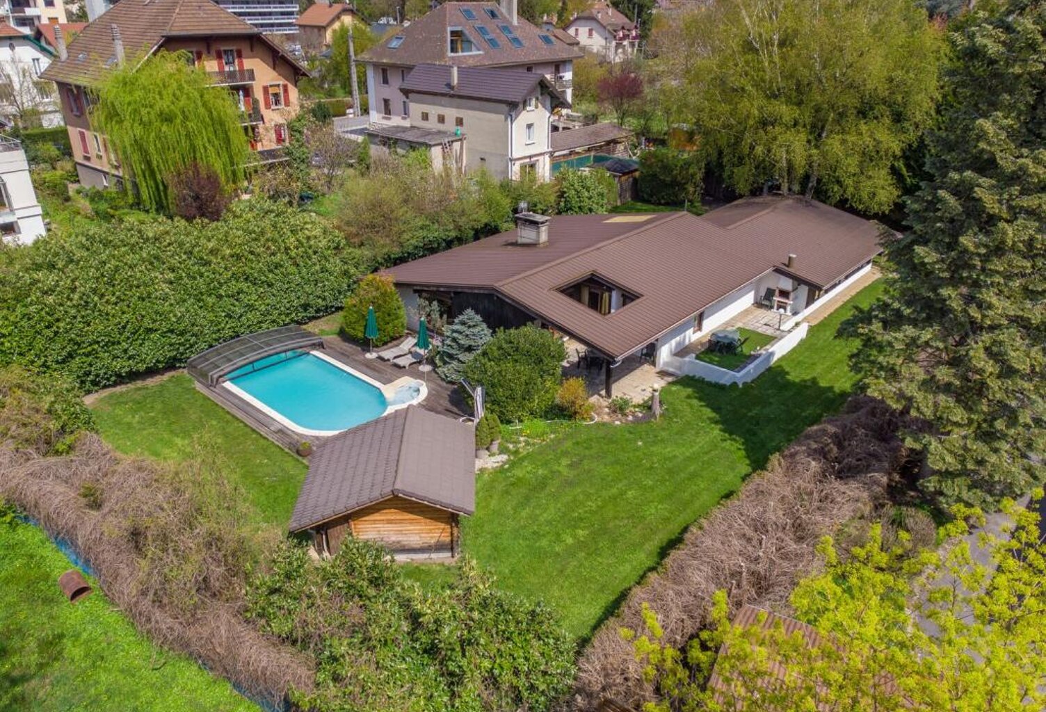 MAISON D’ARCHITECTE DE 170 M² AVEC PISCINE CHAUFFÉE – CLUSES — photo 1