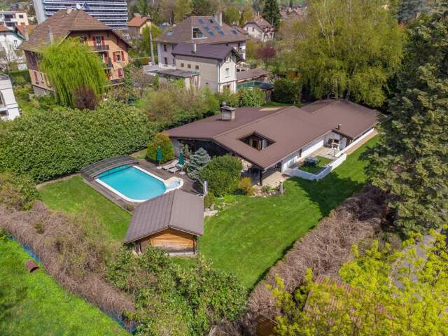 MAISON D’ARCHITECTE DE 170 M² AVEC PISCINE CHAUFFÉE – CLUSES — photo du bien