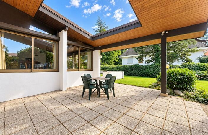 MAISON D’ARCHITECTE DE 170 M² AVEC PISCINE CHAUFFÉE – CLUSES — photo 4
