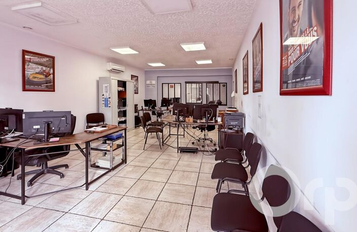 A VENDRE - Local commercial + appartement - centre ville de Sorgues — photo 2
