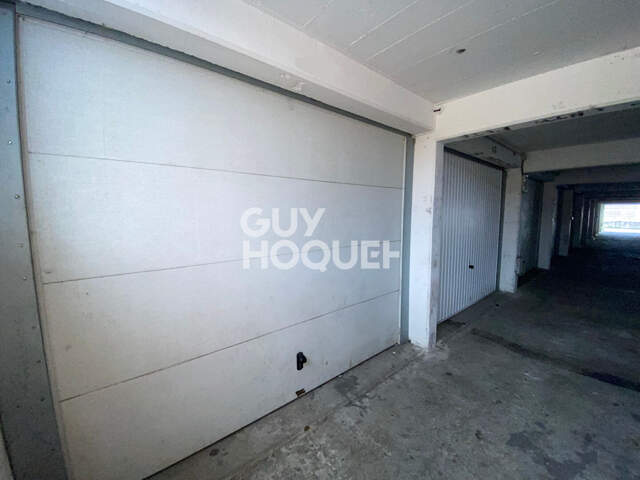 Garage de 13.6 m² à vendre libre d'occupation- quartier GIVORS PLAINES — photo du bien