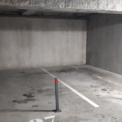 Garage  24000 €