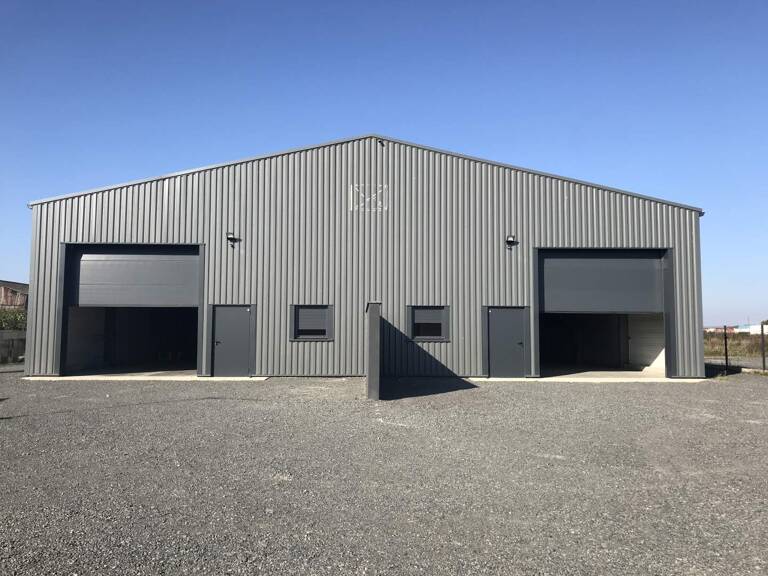 Commerce  396 m² — photo 1