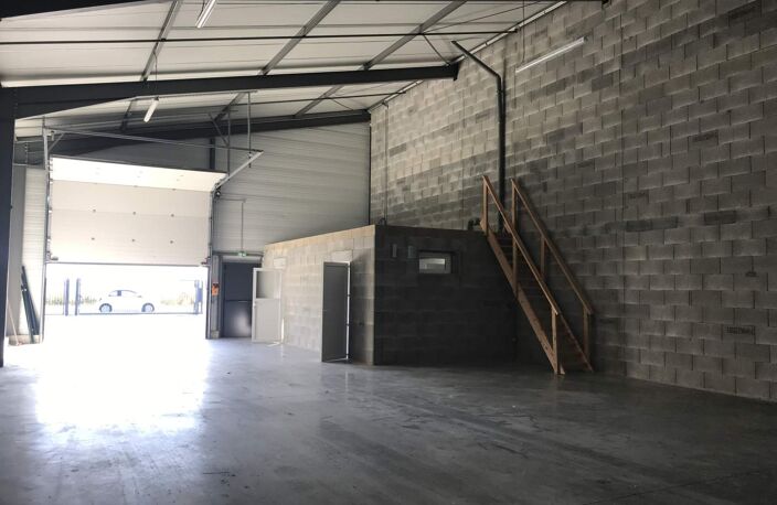 Vente commerce  396 m² Druye (37190) — photo 2