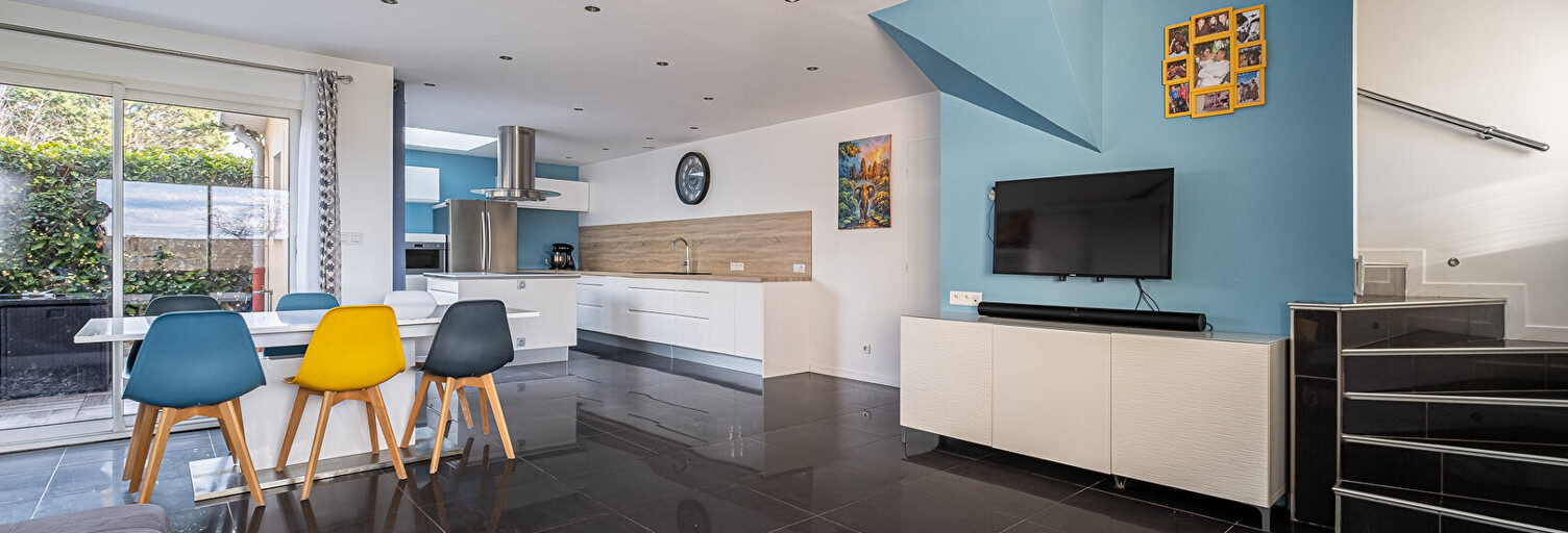 Maison 6 Pièces 137 m² à vendre à Saint-Bonnet-de-Mure (69720)