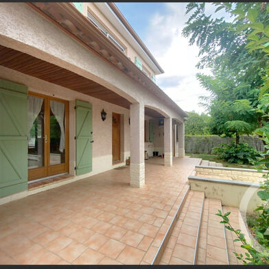 Maison 6 pièces 1410 €