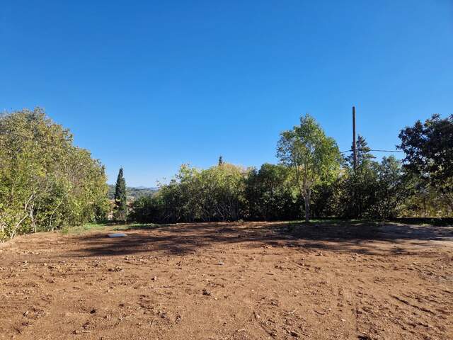 Terrain avec projet de maison - Vue dégagée — photo du bien
