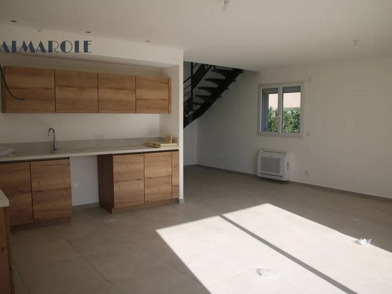TOREILLES VILLAGE villa 3 faces t4 sur 530m2 de terrain garage jardin — photo 1