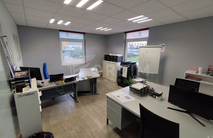 AUXERRE - 55 AV JEAN MERMOZ - LOCAL COMMERCIAL DE 112M² - 7 PARKINGS — photo 2