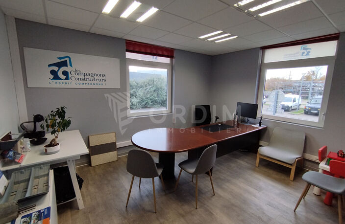 AUXERRE - 55 AV JEAN MERMOZ - LOCAL COMMERCIAL DE 112M² - 7 PARKINGS — photo 5