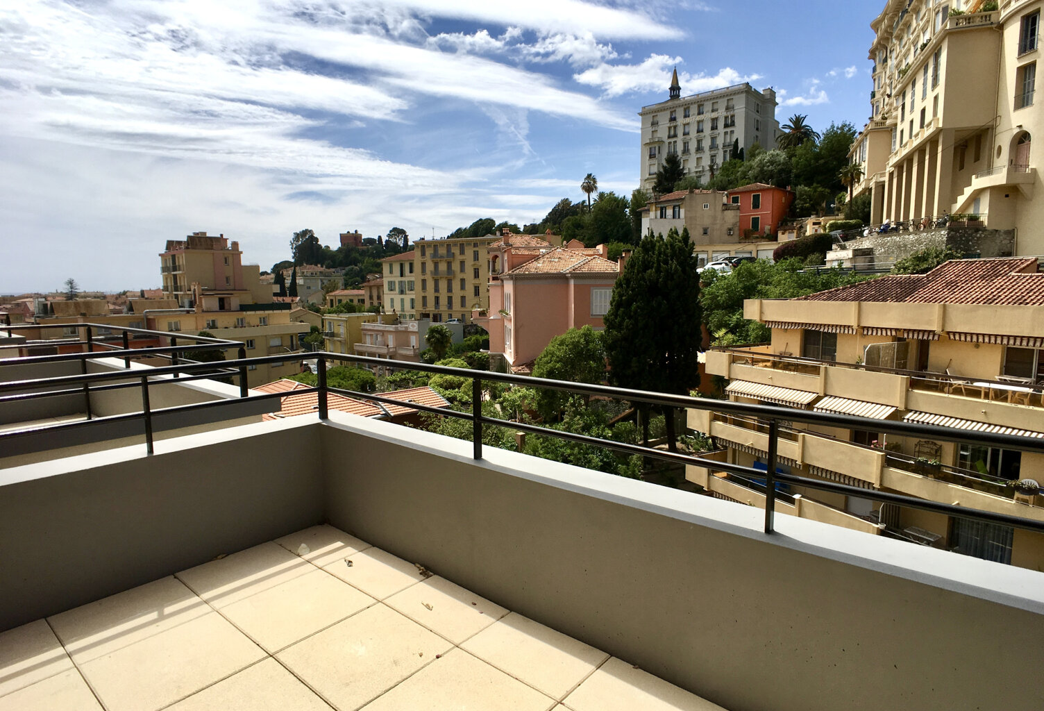STUDIO 31 m2 CENTRE VILLE MENTON — photo 1