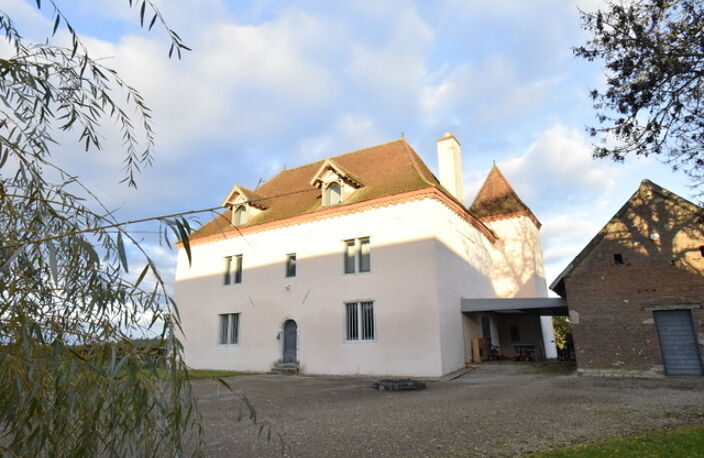 CHÂTEAU 17ème RÉNOVÉ SUR 1 HECTARE — photo 3