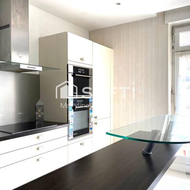 Appartement 8 pièces 2750 €