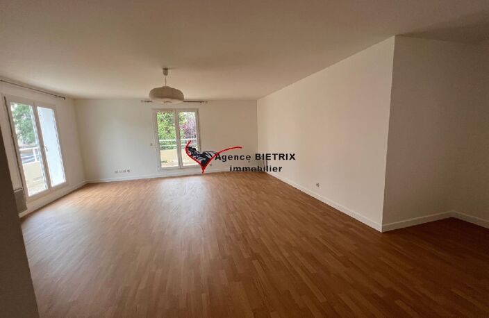 Location appartement 5 pièces 101 m² à L'Isle-Adam (95290) — photo 3